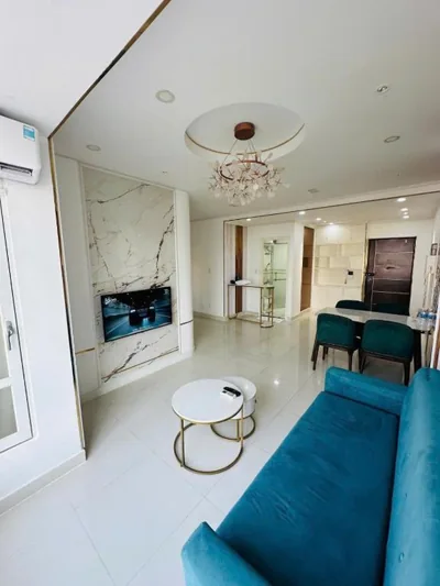 Appartamento con tre camere da letto e vista sul lago — Sky Garden 3